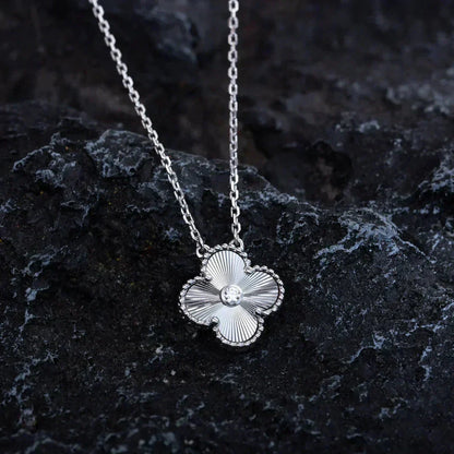 [⭐Aura]CLOVER  15MM DIAMOND LASER NECKLACE SILVER