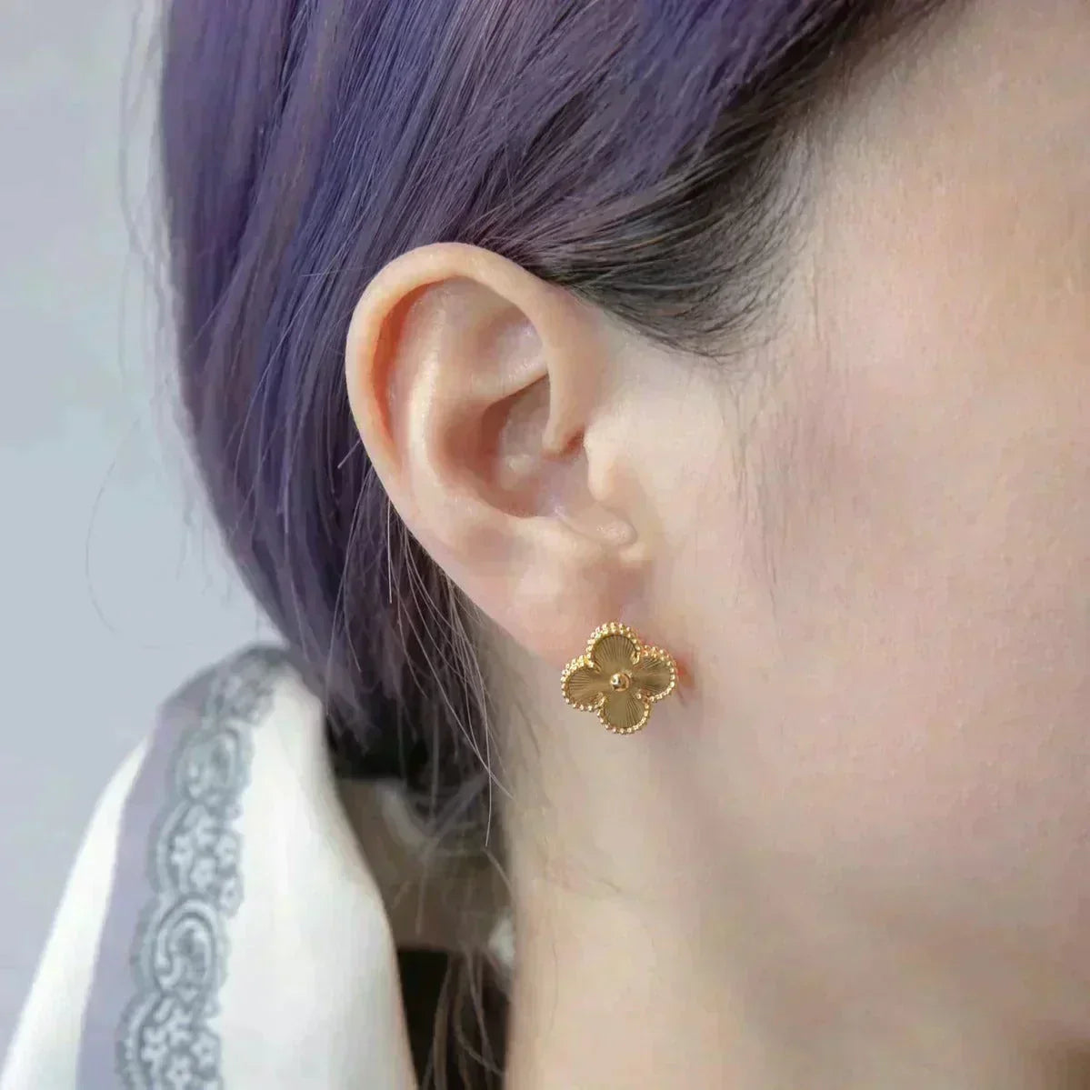 [⭐Aura]CLOVER MEDIUM 1 MOTIFS LASER EARRINGS