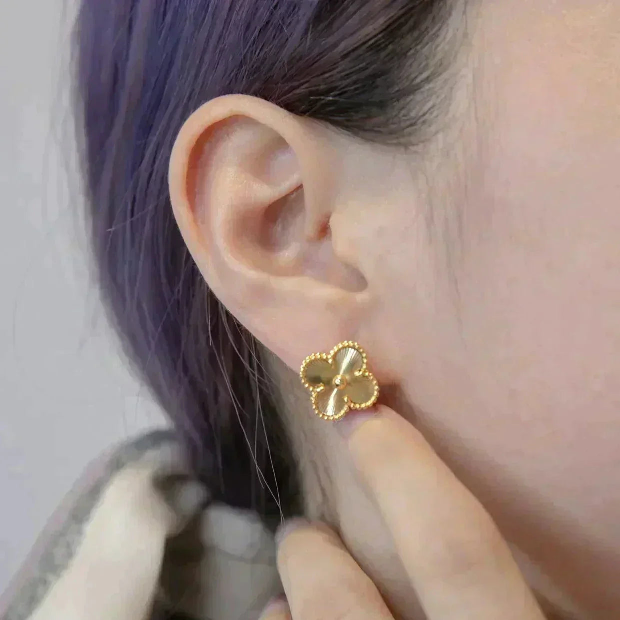 [⭐Aura]CLOVER MEDIUM 1 MOTIFS LASER EARRINGS