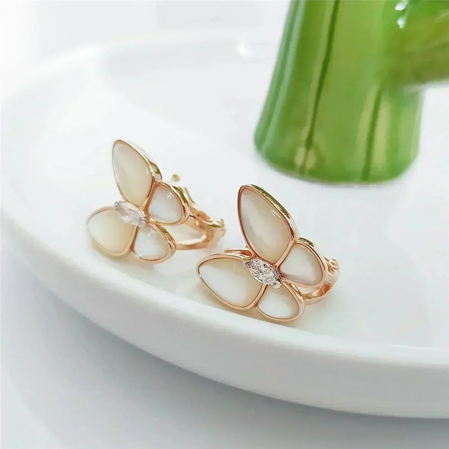 [⭐Aura]BUTTERFLY MOP DIAMOND EARRINGS