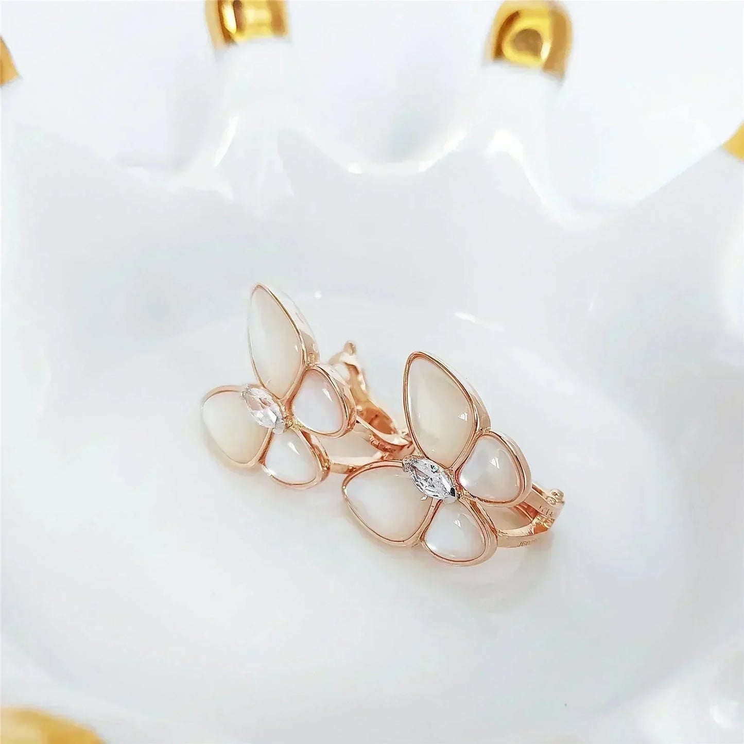 [⭐Aura]BUTTERFLY MOP DIAMOND EARRINGS