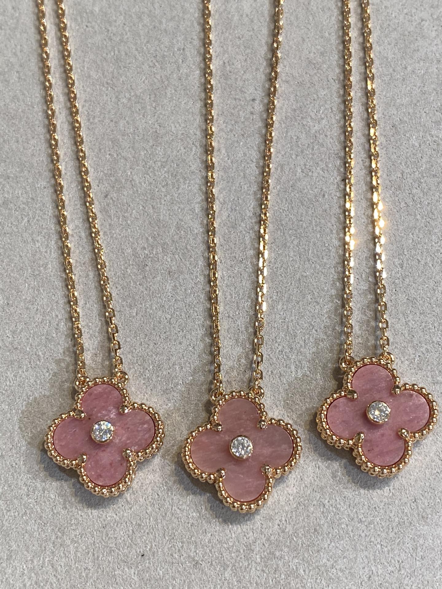 [⭐Aura]CLOVER 15MM DIAMOND RHODONITE NECKLACE