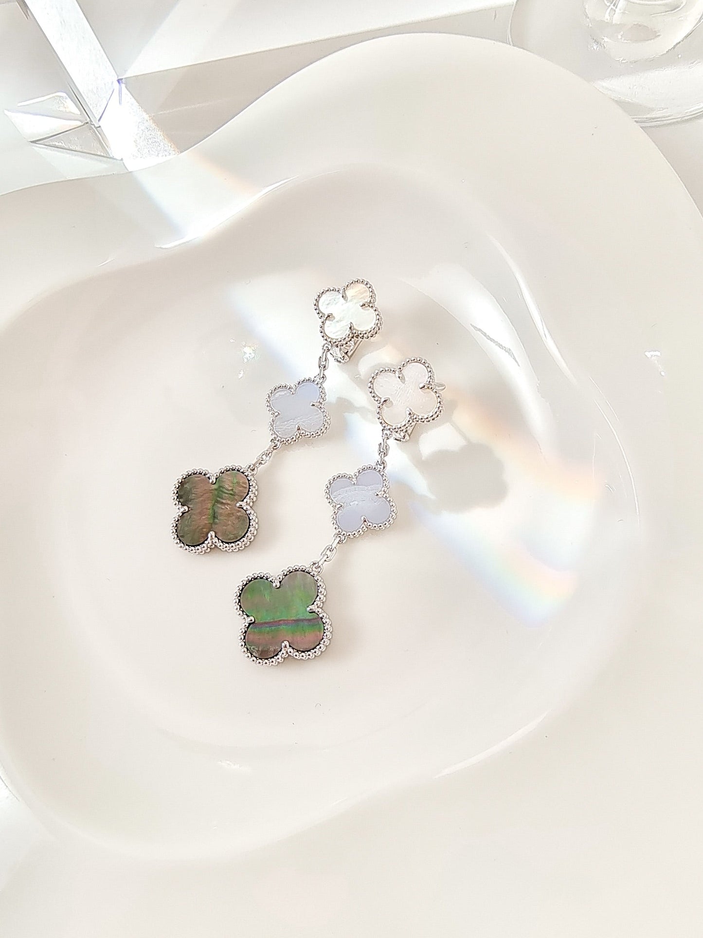 [⭐Aura]CLOVER 3 MOTIFS CHALCEDONY DARK MOP SILVER EARRINGS