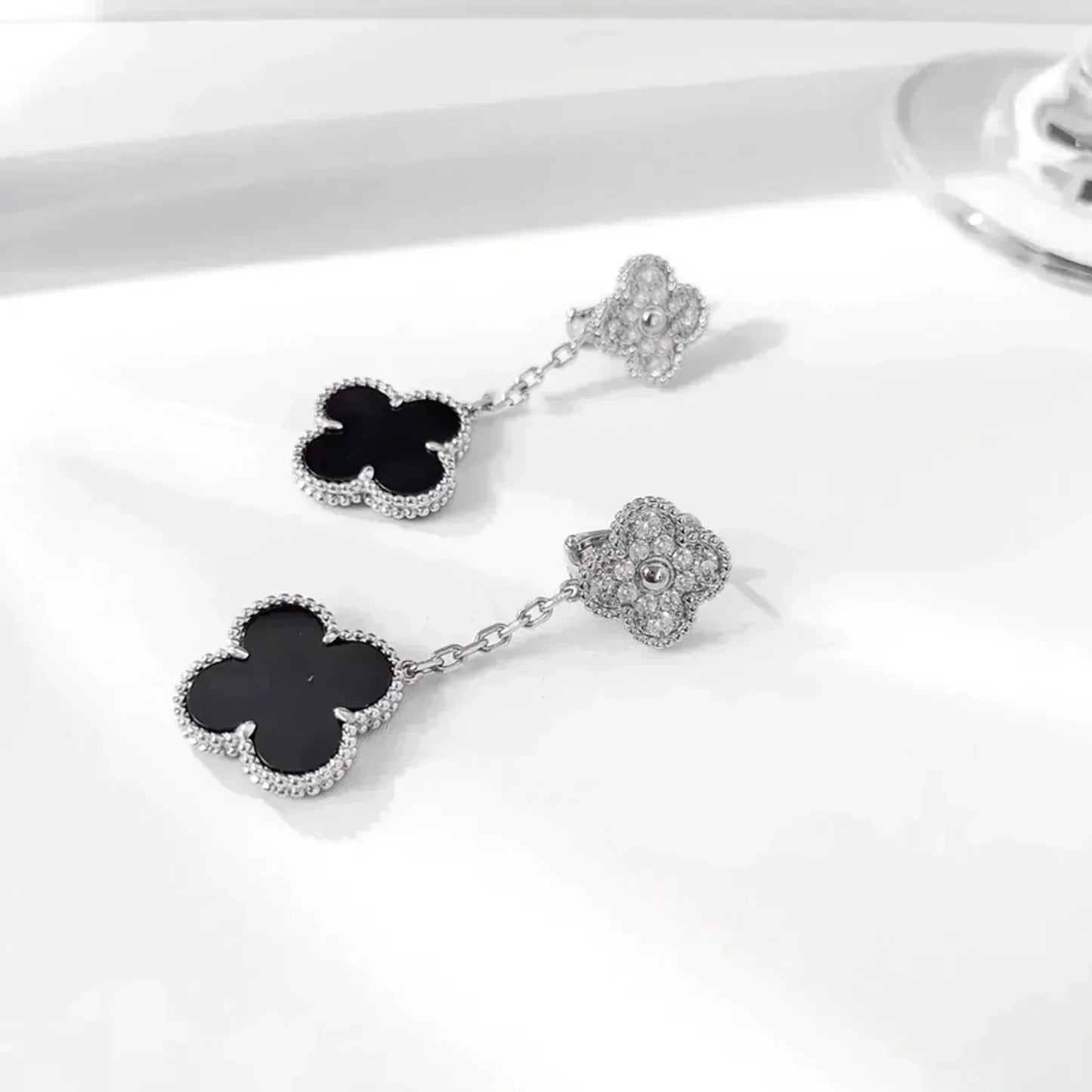 [⭐Aura]CLOVER 2 MOTIFS  DIAMOND ONYX EARRINGS SILVER
