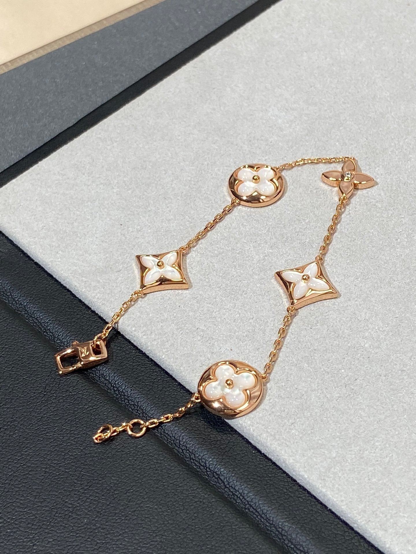 [⭐Aura]STAR AND SUN 5 MOTIF MOP PINK GOLD BRACELET