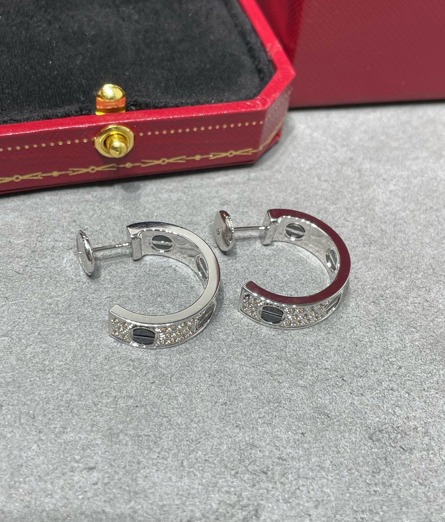 [⭐Aura]LOVE CERAMIC DIAMOND PAVED SILVER EARRINGS