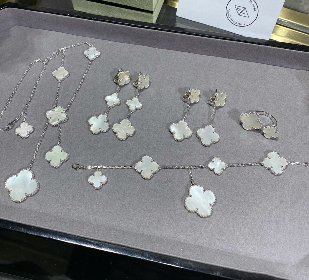 [⭐Aura]CLOVER 5 MOTIF WHITE MOP SILVER BRACELET