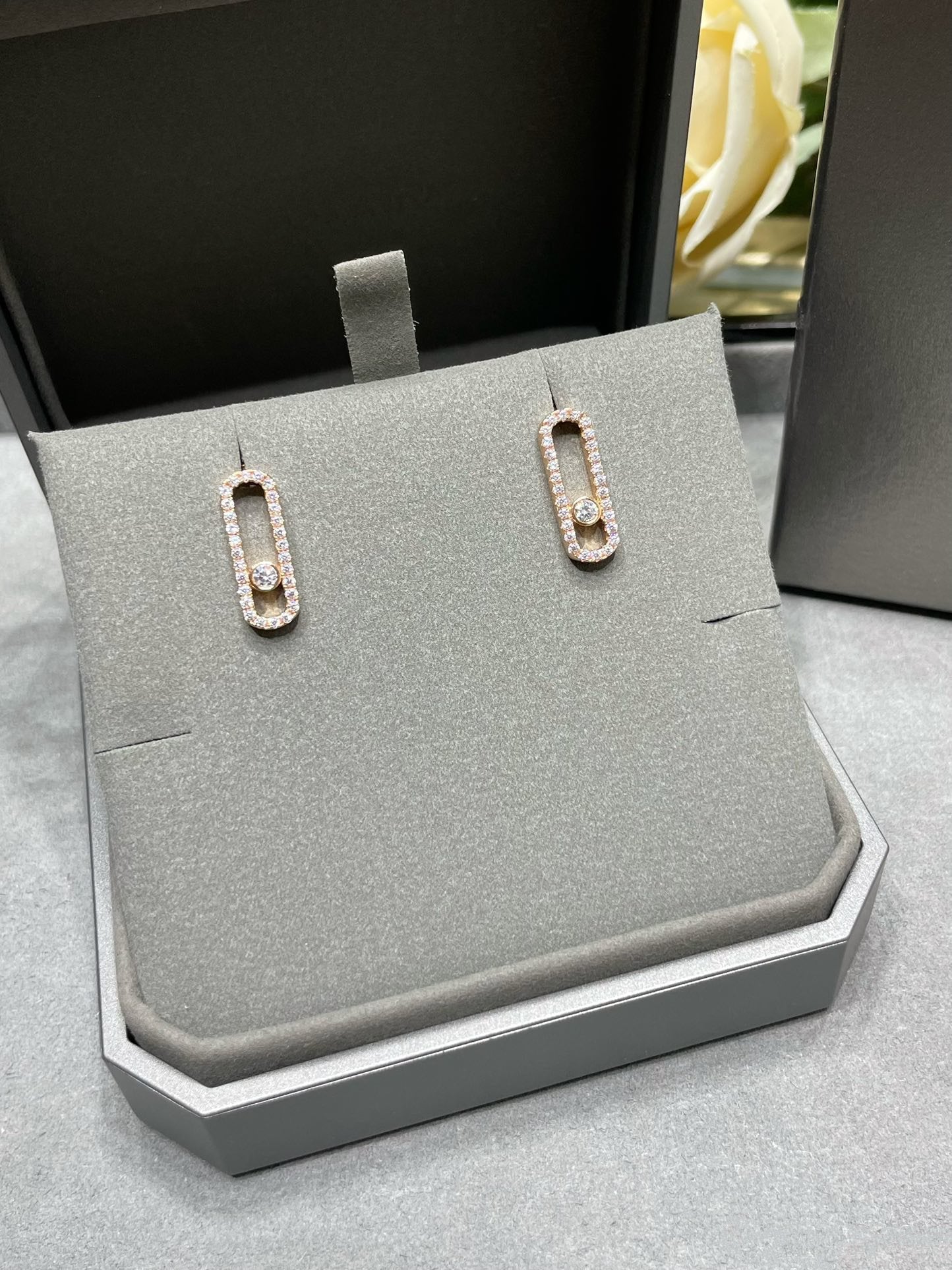 [⭐Aura]MOVE UNO STUD DIAMOND PAVED EARRINGS