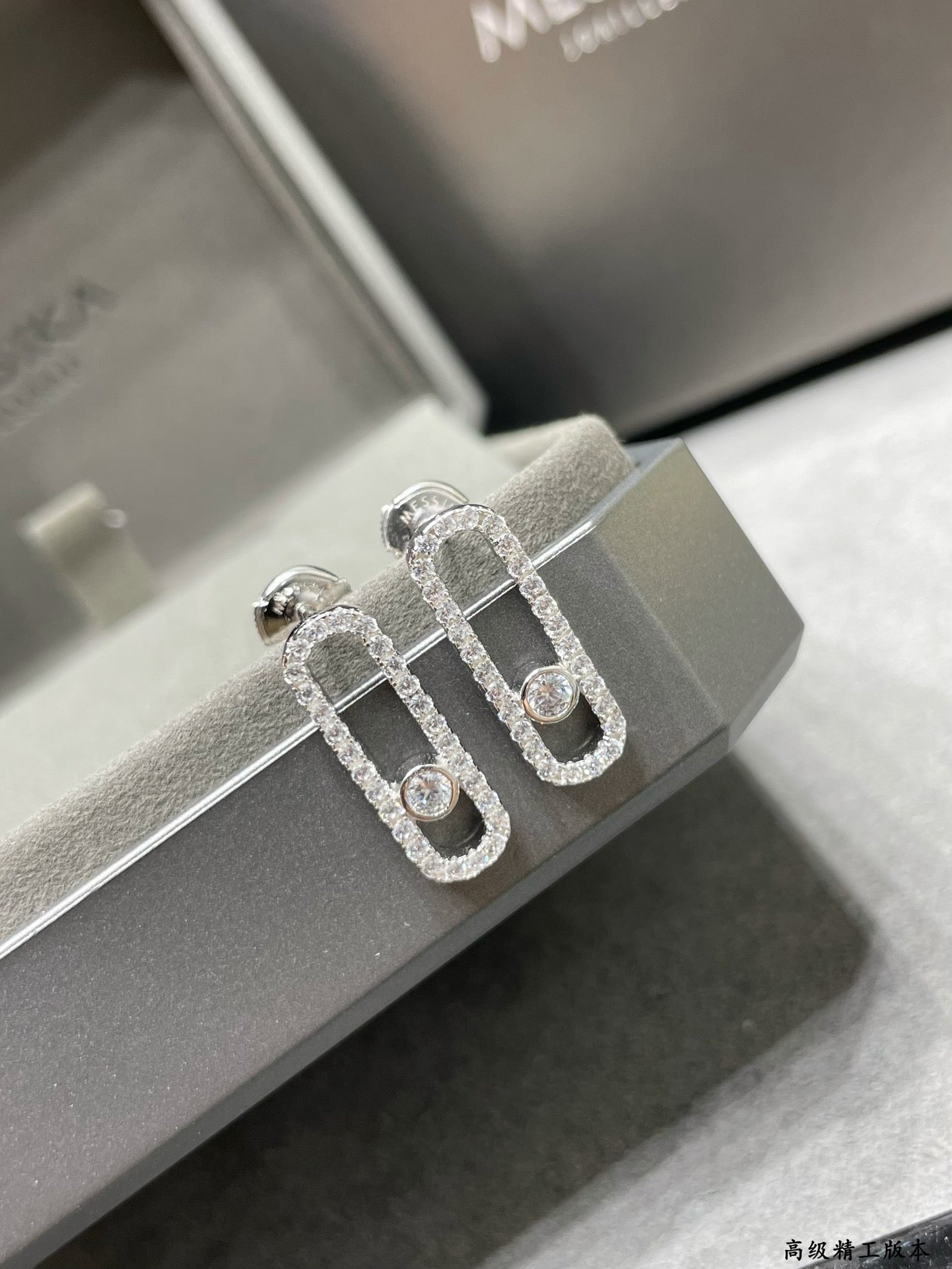 [⭐Aura]MOVE UNO STUD DIAMOND PAVED EARRINGS