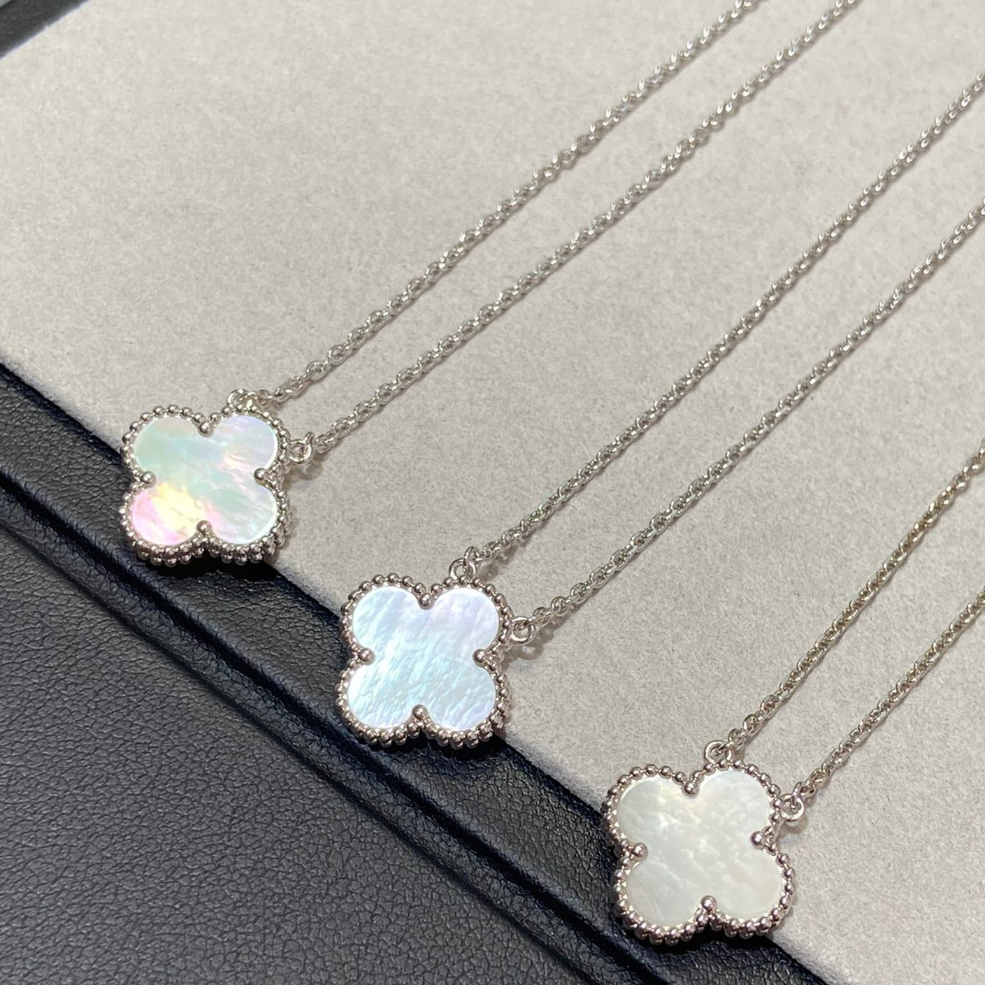 [⭐Aura]CLOVER MEDIUM SILVER WHITE MOP NECKLACE