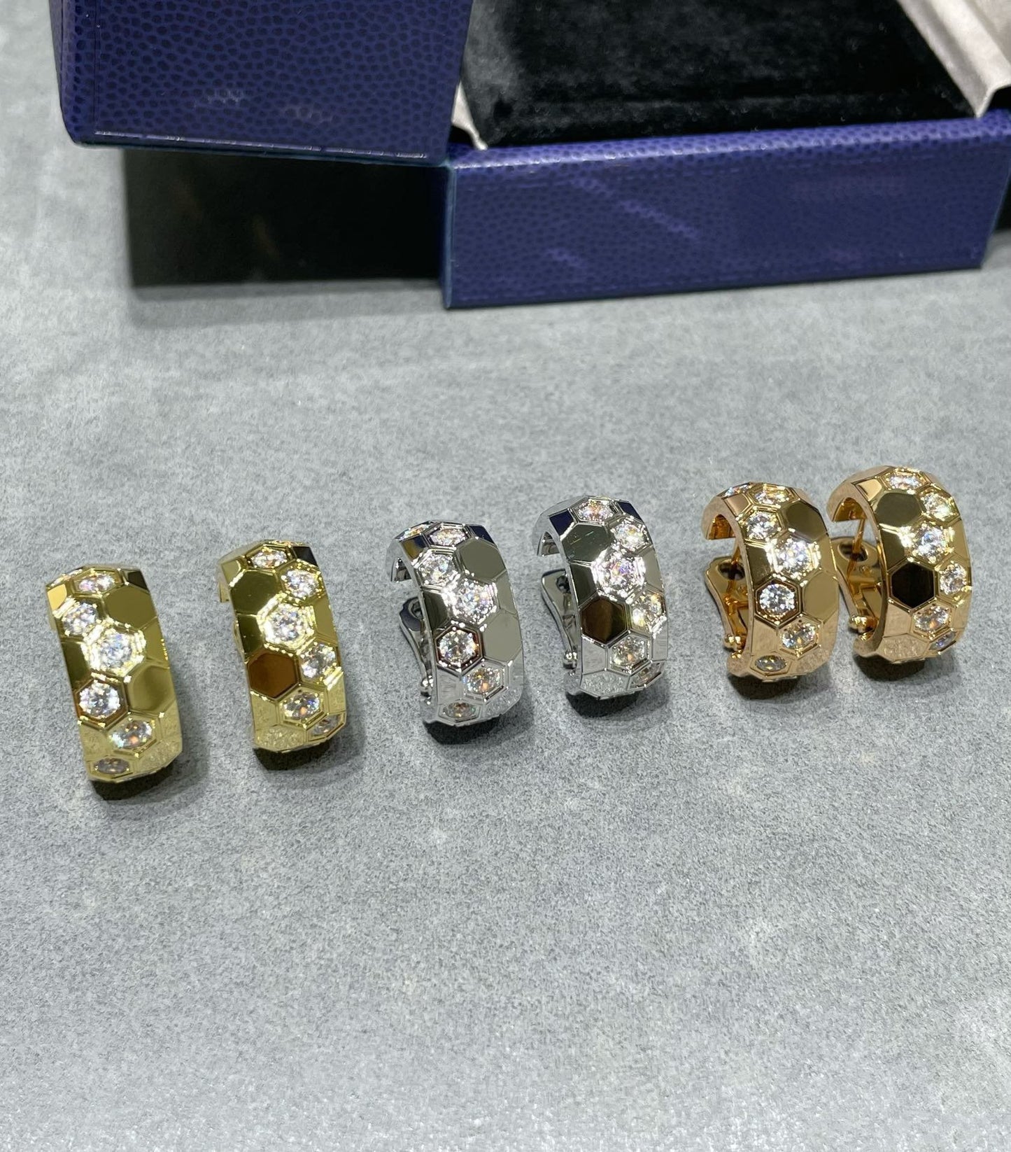 [⭐Aura]BEE LOVE DIAMOND HOOP EARRINGS