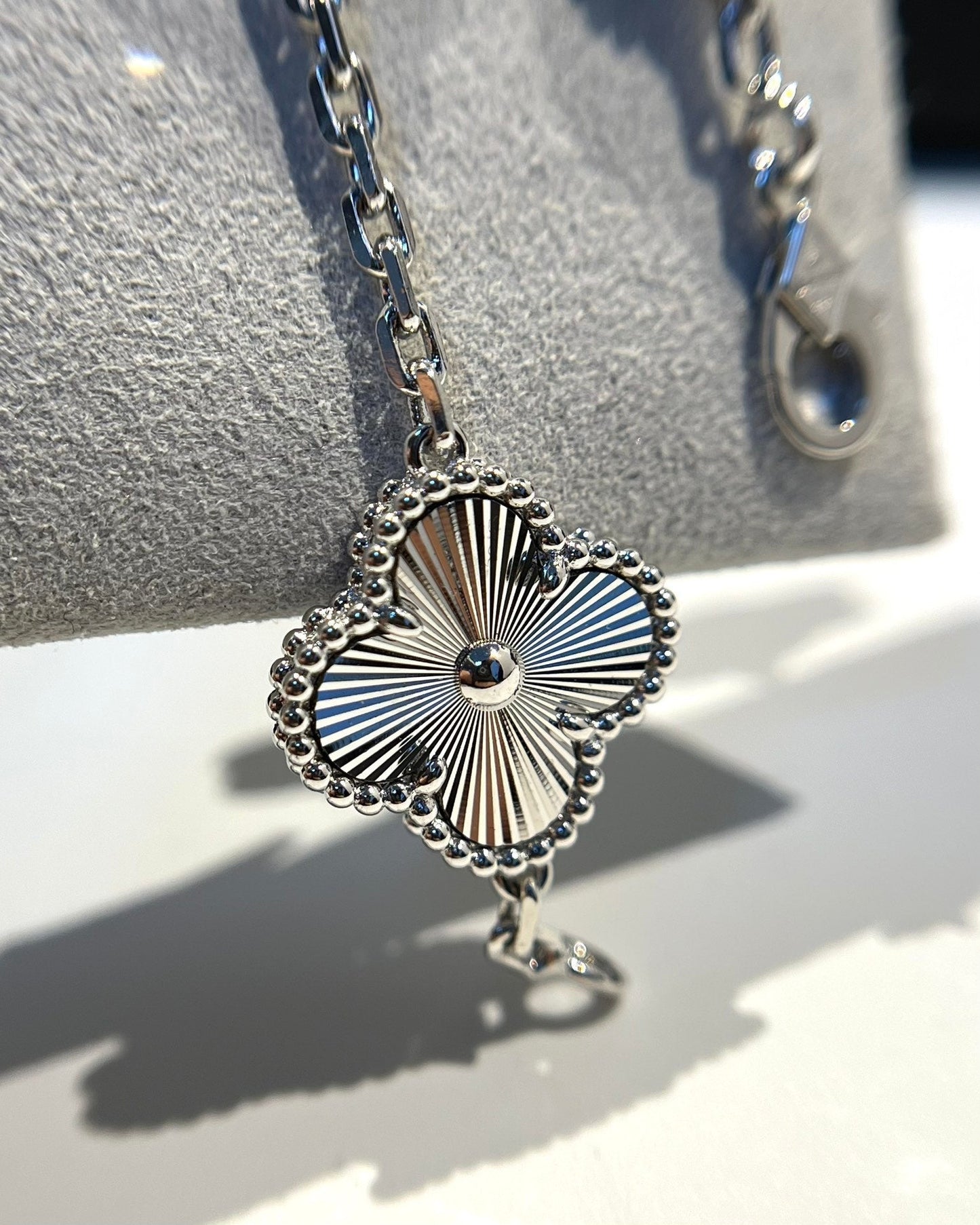 [⭐Aura] CLOVER 5 MOTIF LASER BRACELET COLLECTION