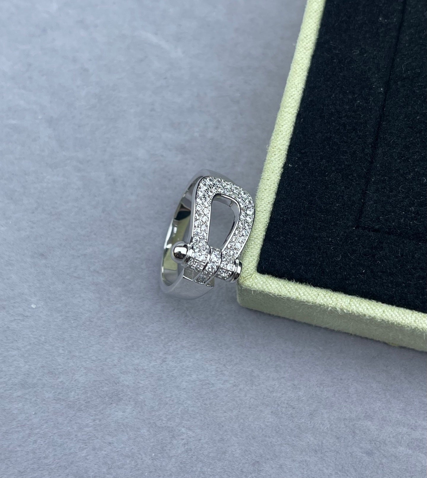 [⭐Aura]Wide Hoof-Shaped Diamond-Studded Ring