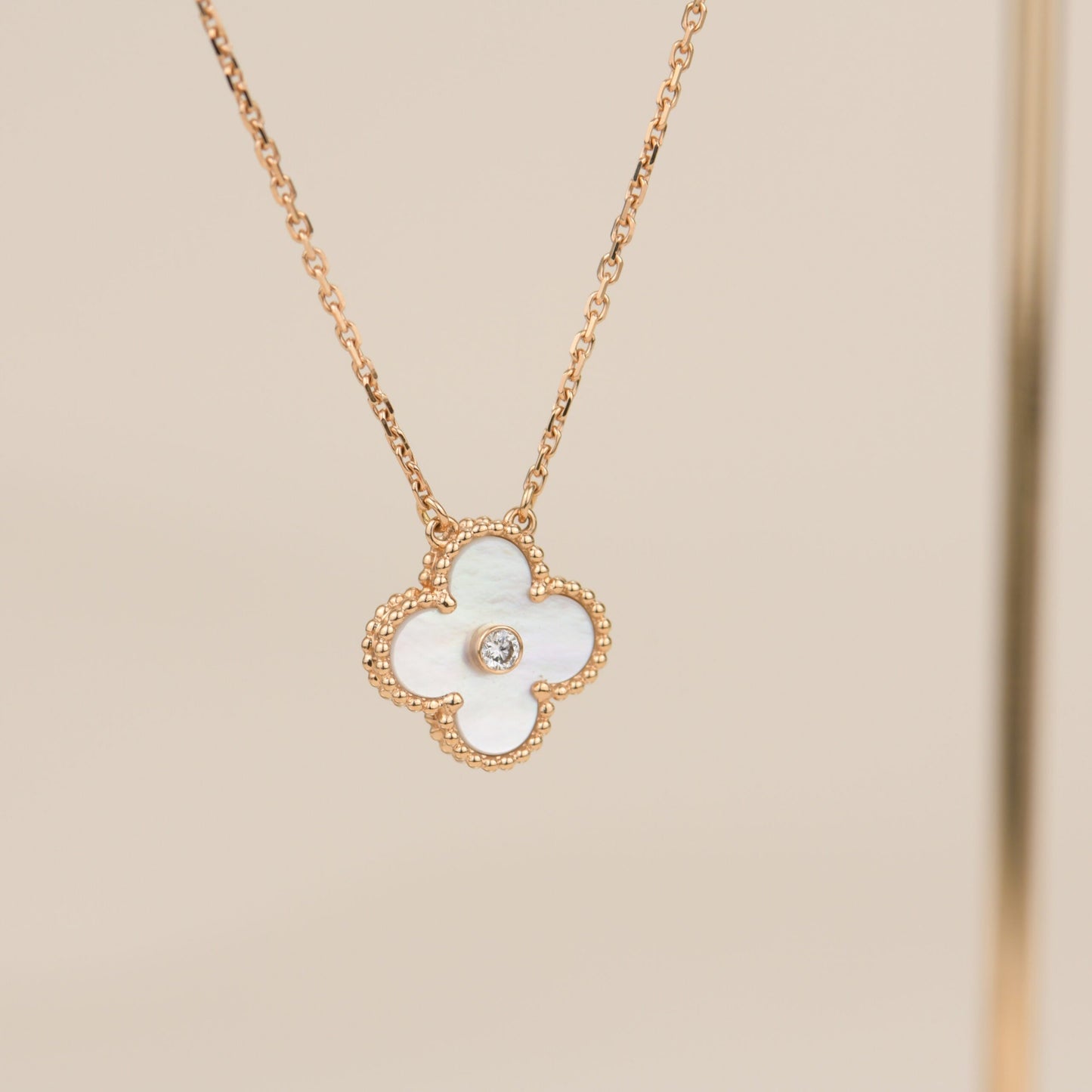 [⭐Aura]CLOVER 15MM DIAMOND WHITE FRITILLARIA NECKLACE