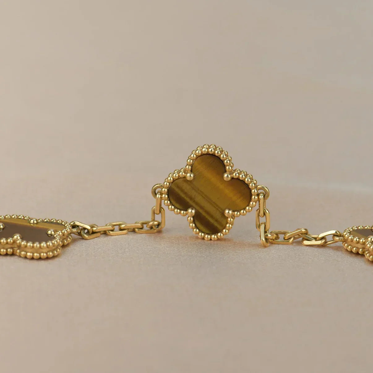 [⭐Aura] CLOVER 5 MOTIFS TIGER EYE BRACELET COLLECTION