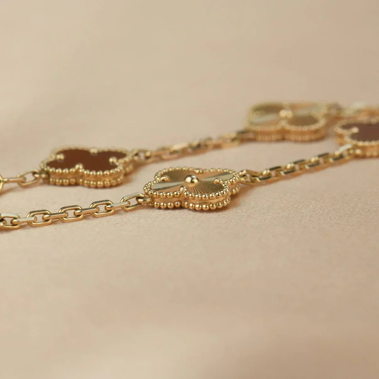 [⭐Aura] CLOVER 5 MOTIF RED CORNELIAN BRACELET COLLECTION