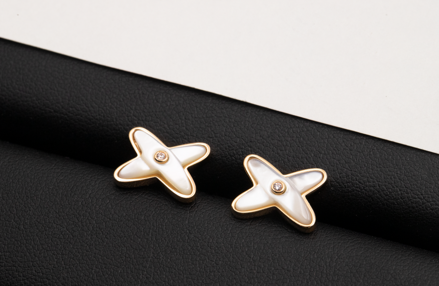 [⭐Aura]JEUX DE WHITE MOP PINK GOLD DIAMOND EARRINGS