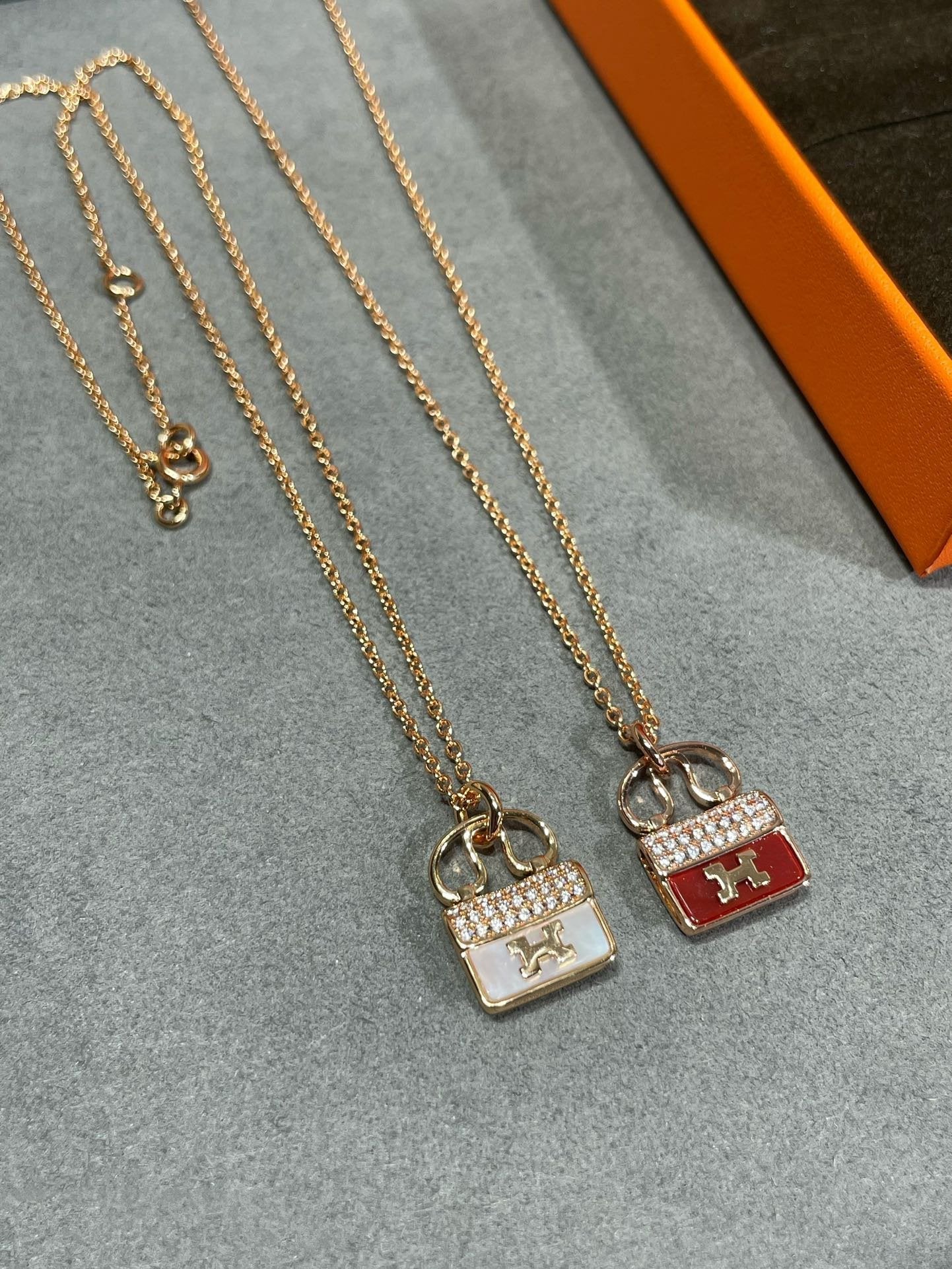 [⭐Aura]H CIRCE MOISSANITE PENDANT NECKLACE GOLD