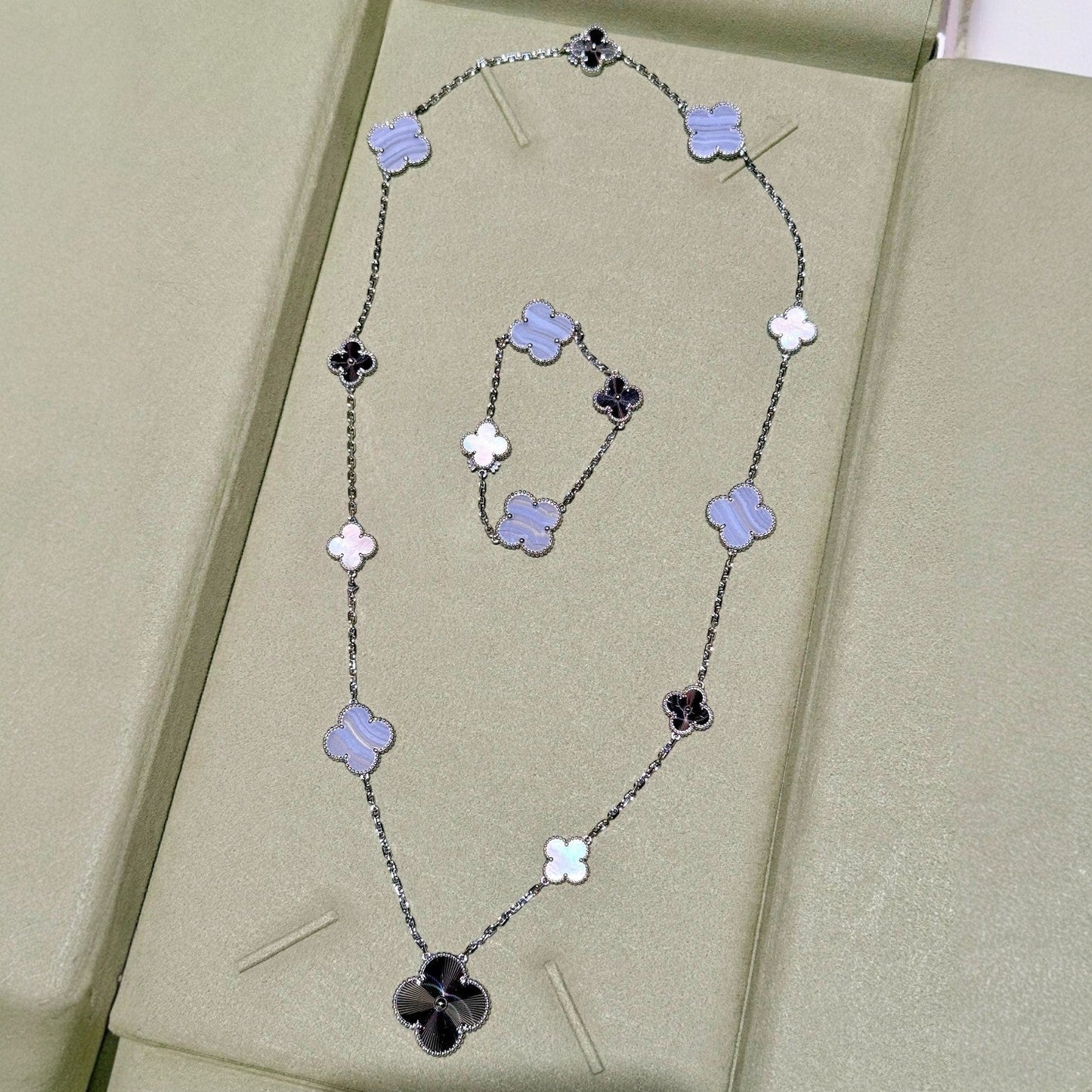 [⭐Aura]DETACHABLE CLOVER 15(11+4) FLOWER SILVER NECKLACE SET