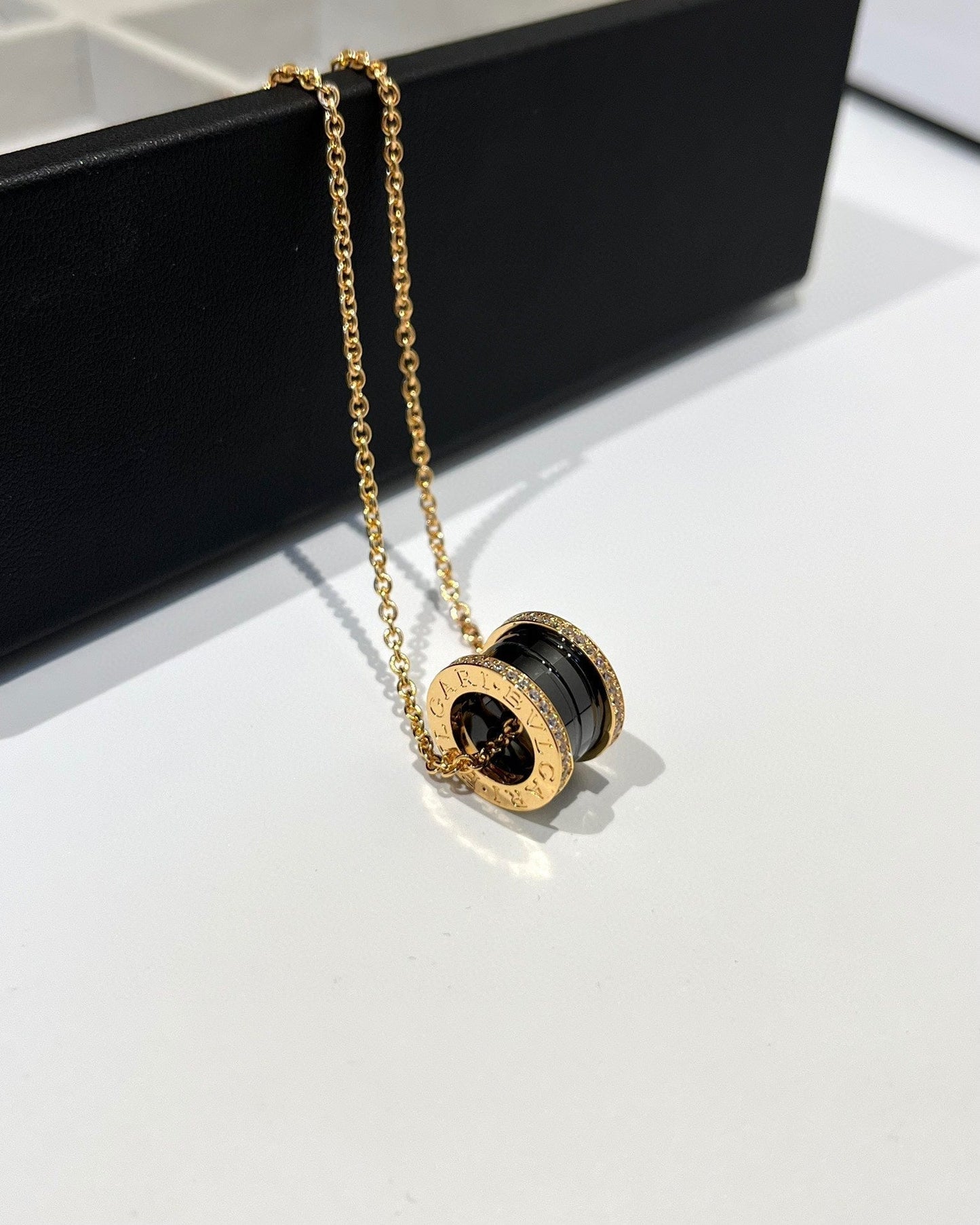 [⭐Aura]ZERO 1 BLACK CERAMIC DIAMOND PINK GOLD NECKLACE